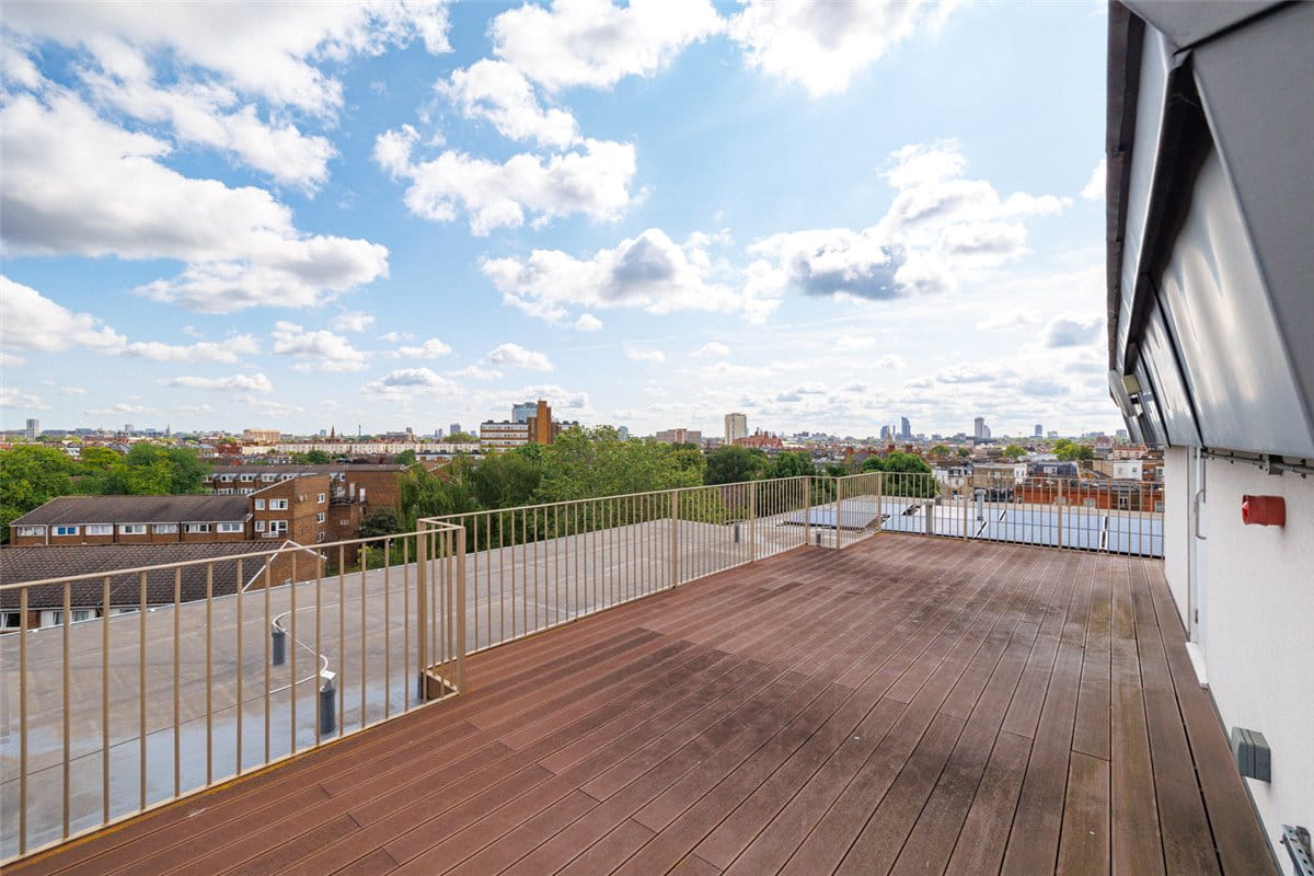 2 bedroom flat, Lillie Road, London SW6 - Available