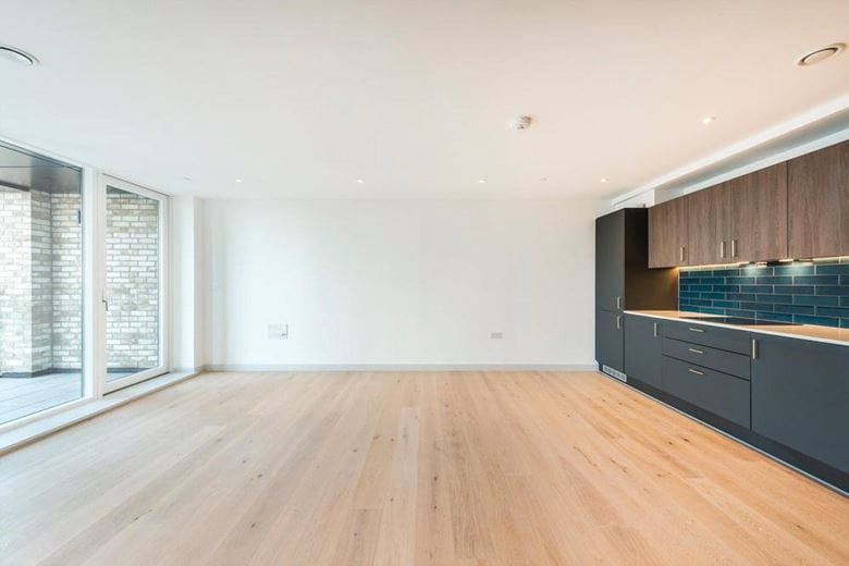 2 bedroom flat, Heckfield Place, London SW6 - Let Agreed