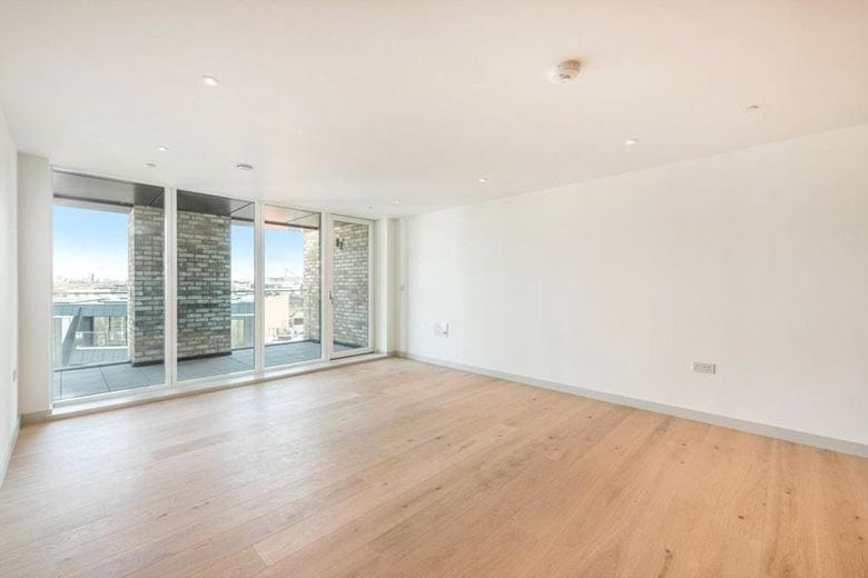 2 bedroom flat, Heckfield Place, London SW6 - Let Agreed