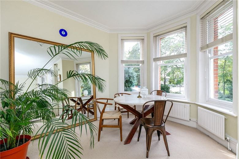 3 bedroom flat, Stevenage Road, London SW6 - Available