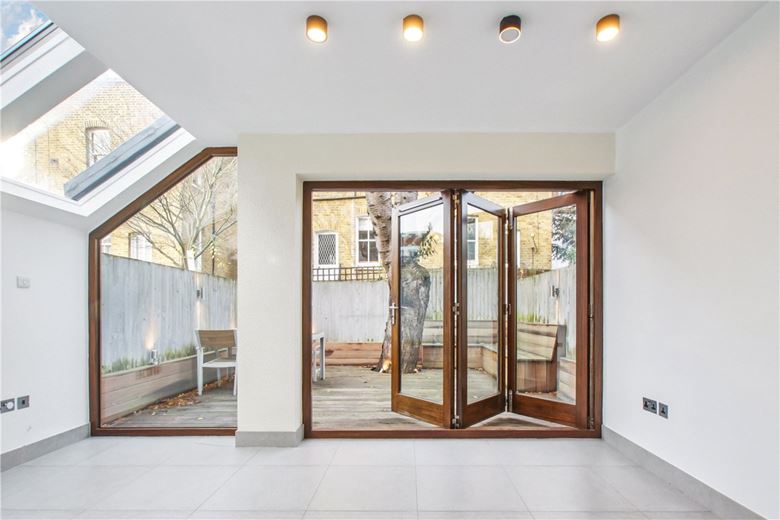 3 bedroom house, Colehill Lane, London SW6 - Available