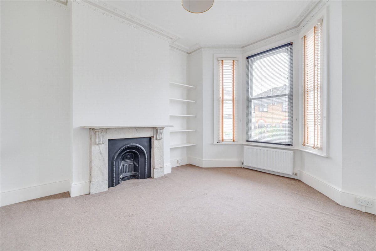 3 bedroom flat, Westcroft Square, London W6 - Available
