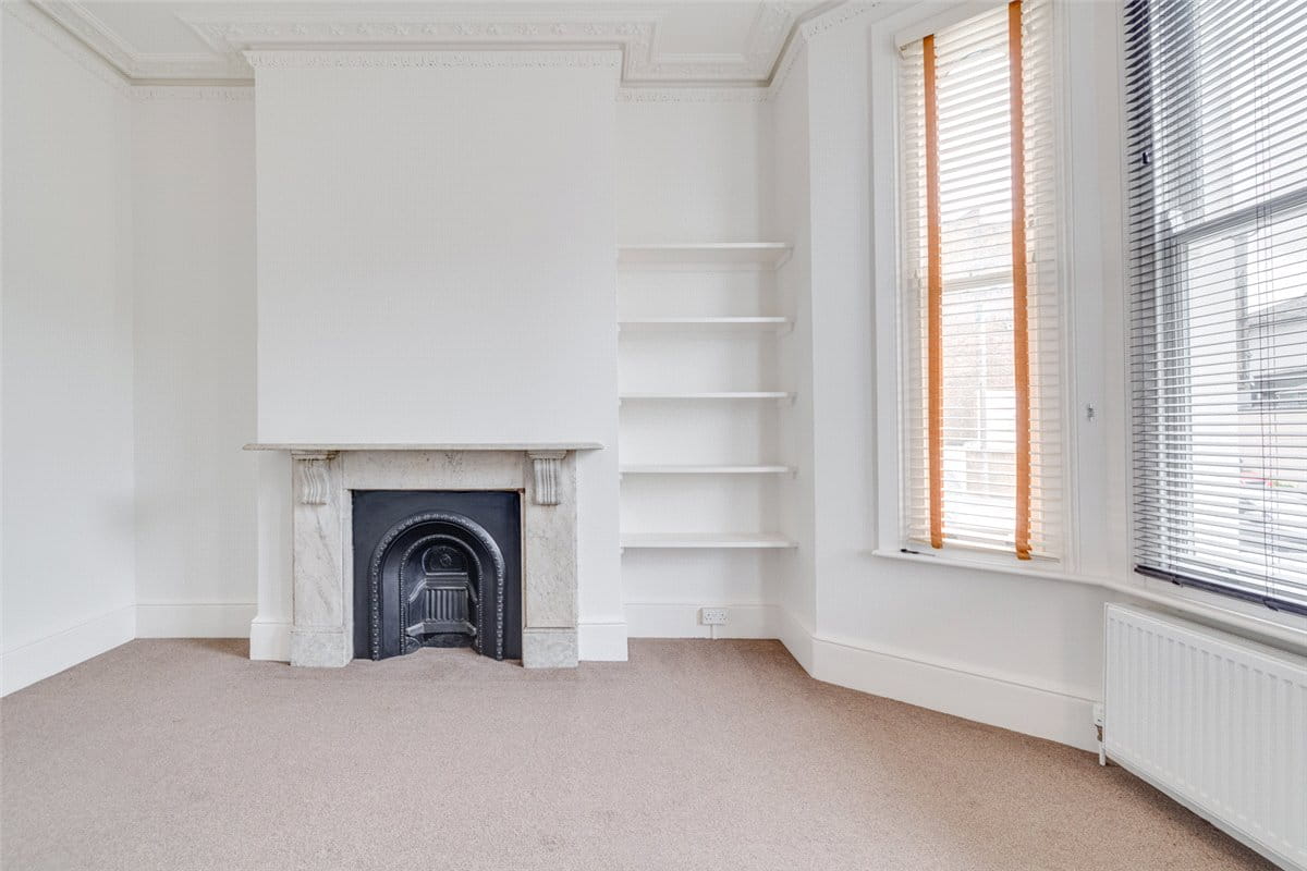 3 bedroom flat, Westcroft Square, London W6 - Available