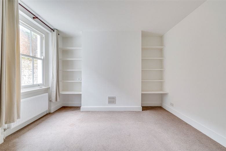 3 bedroom flat, Westcroft Square, London W6 - Available
