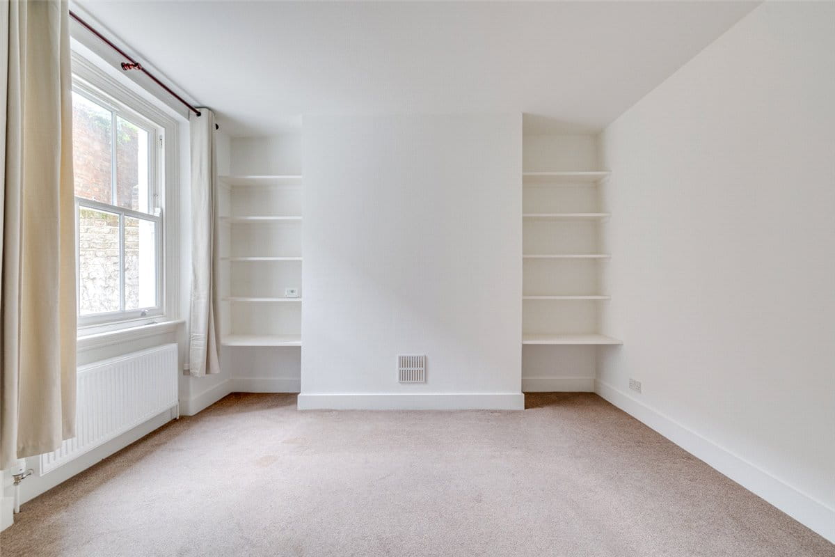 3 bedroom flat, Westcroft Square, London W6 - Available