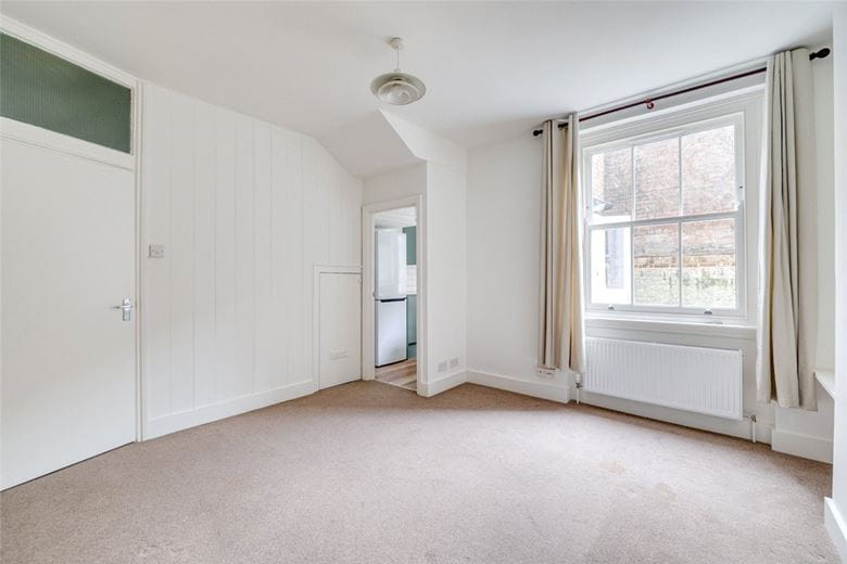 3 bedroom flat, Westcroft Square, London W6 - Available
