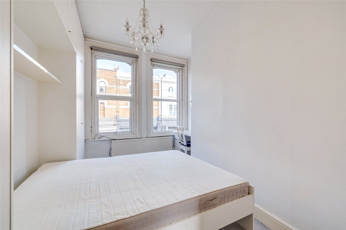 2 bedroom flat, Fulham Road, London SW6 - Available