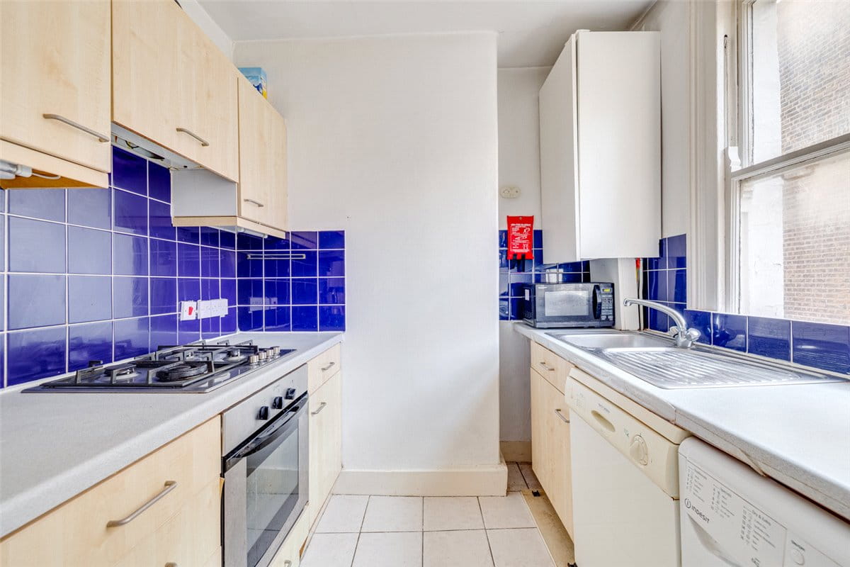 2 bedroom flat, Fulham Road, London SW6 - Available