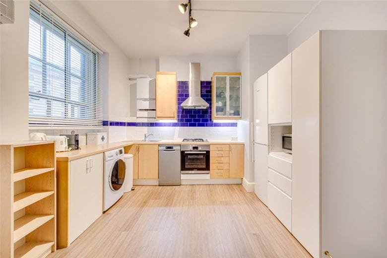 2 bedroom flat, Fulham Road, London SW10 - Available