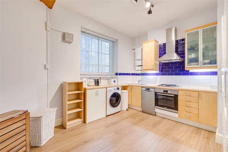 2 bedroom flat, Fulham Road, London SW10 - Available