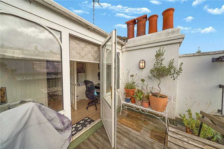 2 bedroom flat, Rigault Road, London SW6 - Available