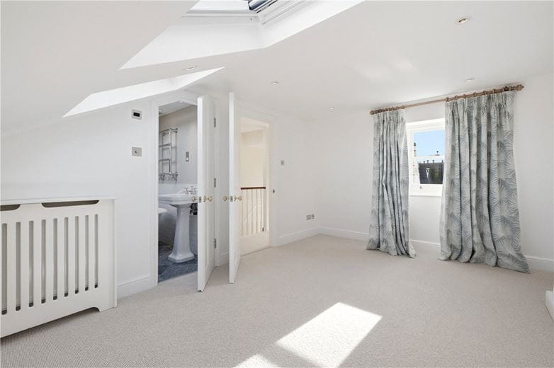 4 bedroom house, Rosaville Road, London SW6 - Available