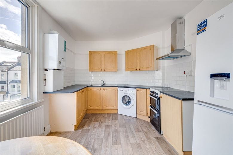 3 bedroom flat, Brookwood Road, London SW18 - Available