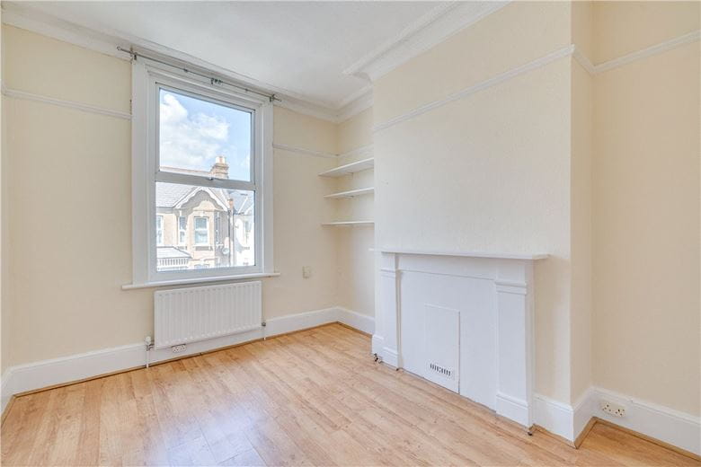3 bedroom flat, Brookwood Road, London SW18 - Available