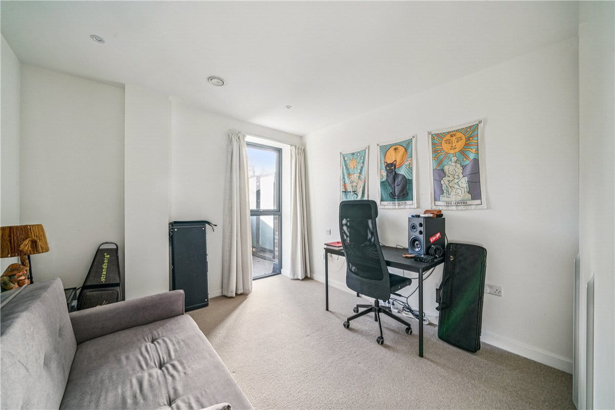 2 bedroom flat, Beatrice Place, London SW19 - Under Offer