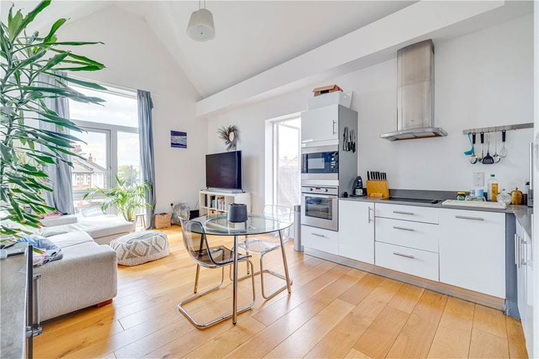 2 bedroom flat, White Hart Lane, London SW13 - Available