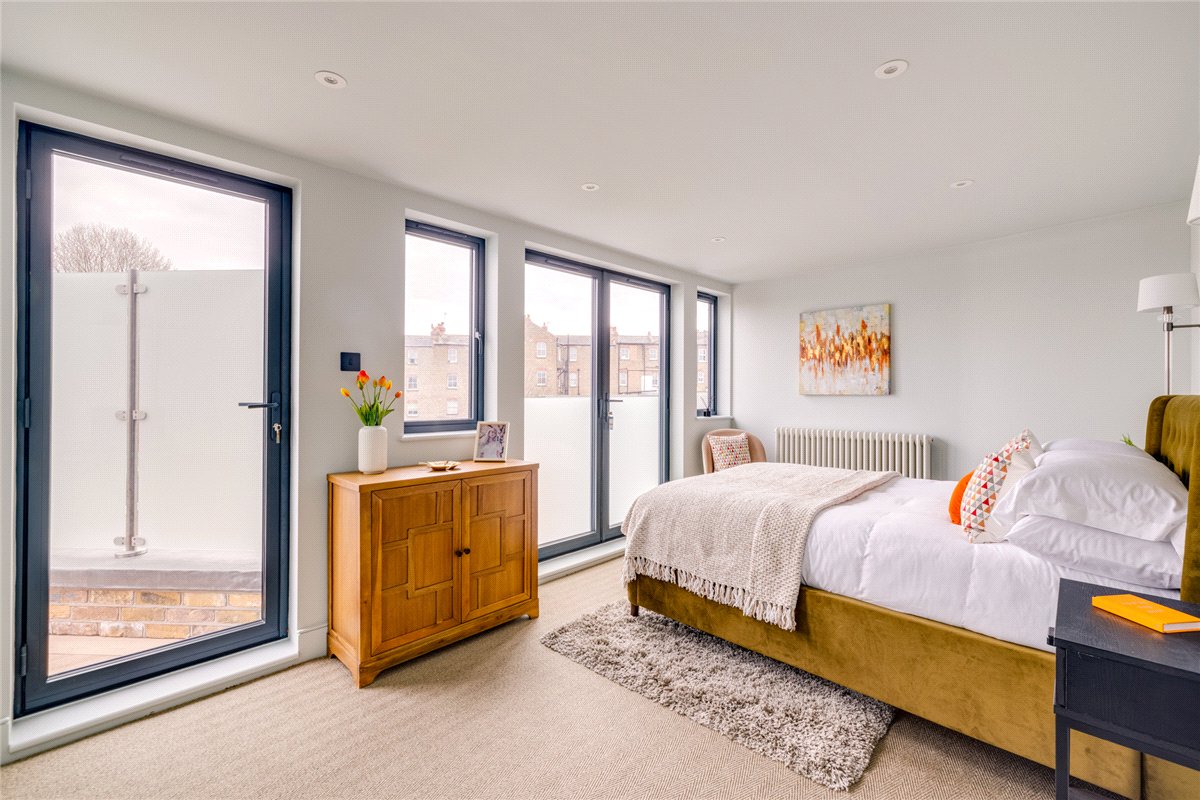 5 bedroom house, Byfeld Gardens, London SW13 - Sold STC