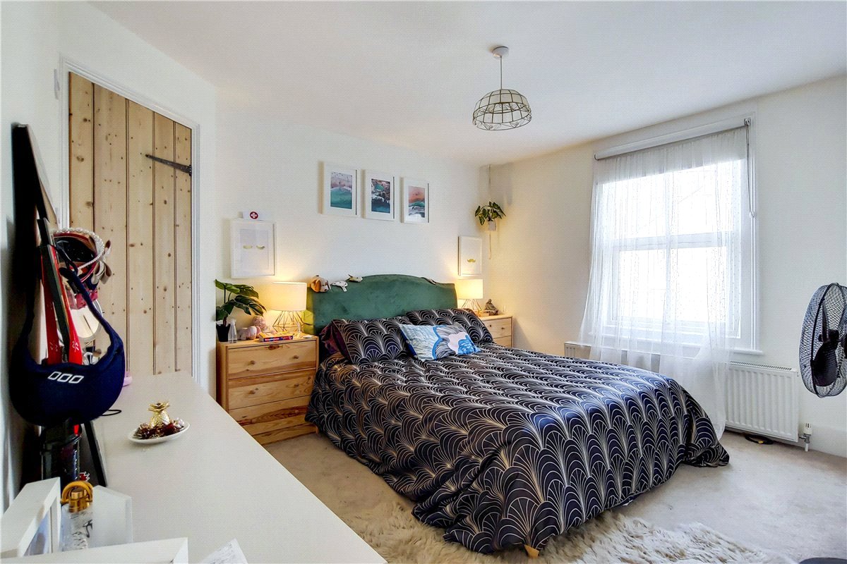2 bedroom house, Beverley Path, London SW13 - Available