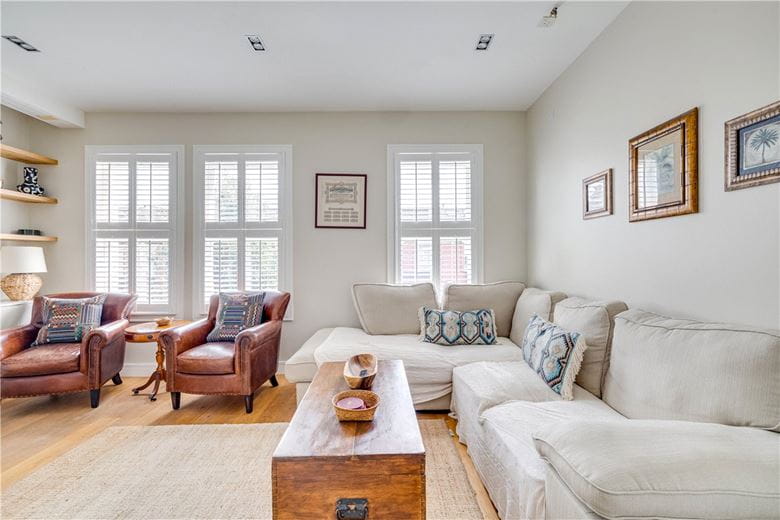 3 bedroom maisonette, Balvernie Grove, London SW18 - Sold STC