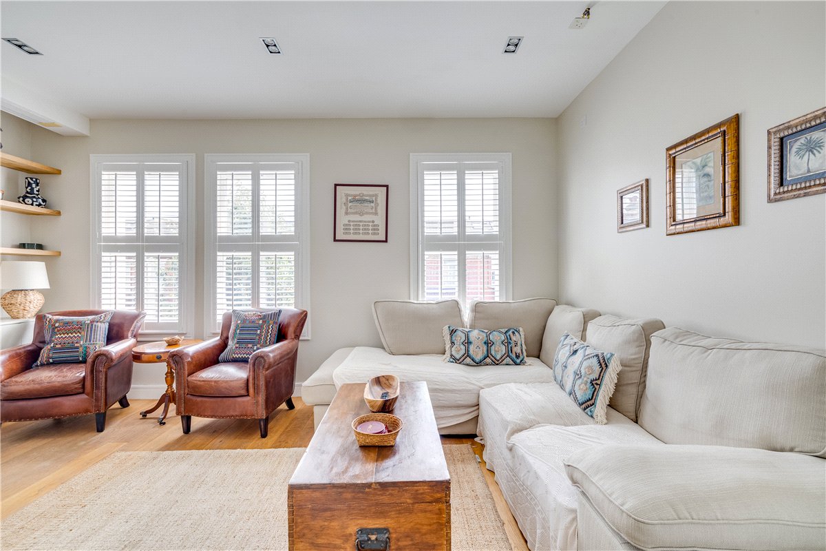 3 bedroom maisonette, Balvernie Grove, London SW18 - Available