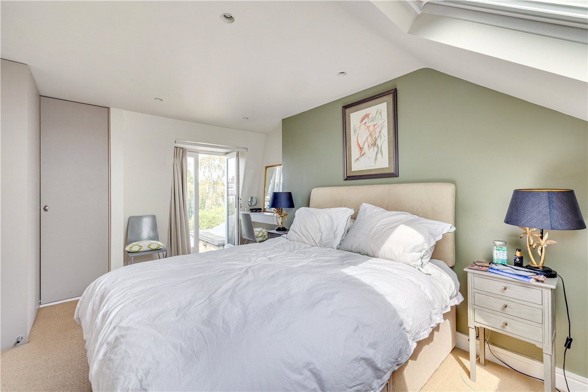 3 bedroom maisonette, Balvernie Grove, London SW18 - Available