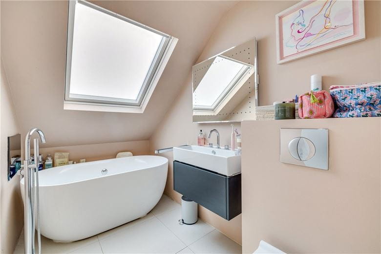 3 bedroom maisonette, Balvernie Grove, London SW18 - Sold STC