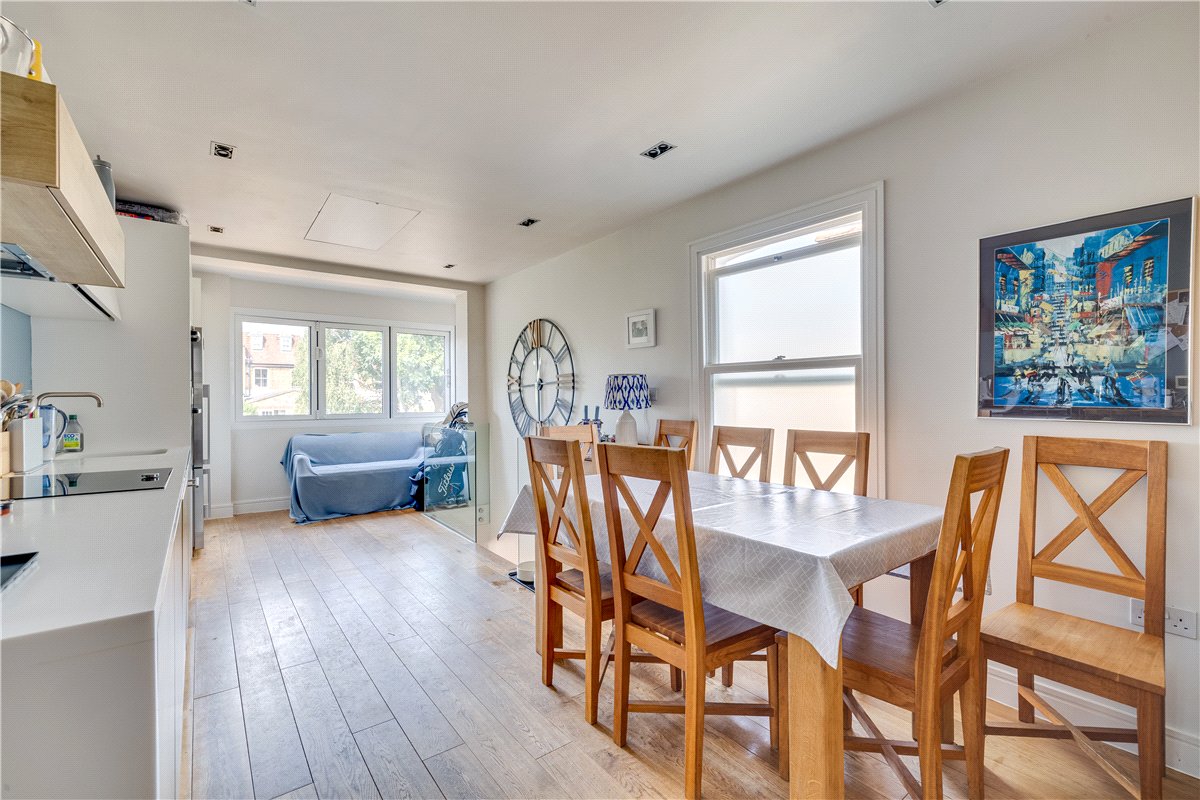 3 bedroom maisonette, Balvernie Grove, London SW18 - Available