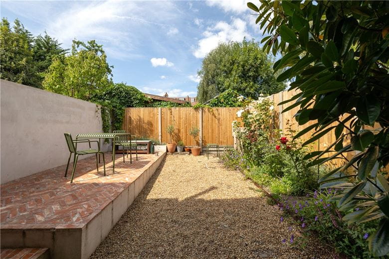 3 bedroom maisonette, Balvernie Grove, London SW18 - Sold STC