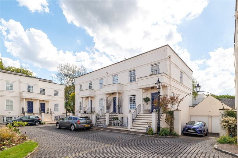 4 bedroom house, Beaufort Close, Putney SW15 - Available