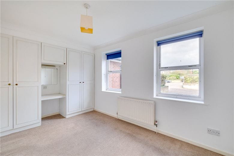 1 bedroom flat, Dovecote Gardens, London SW14 - Available