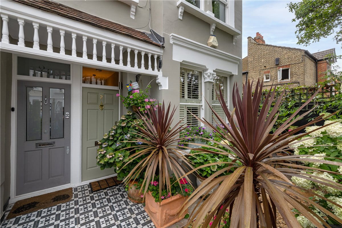 2 bedroom flat, Trentham Street, London SW18 - Sold
