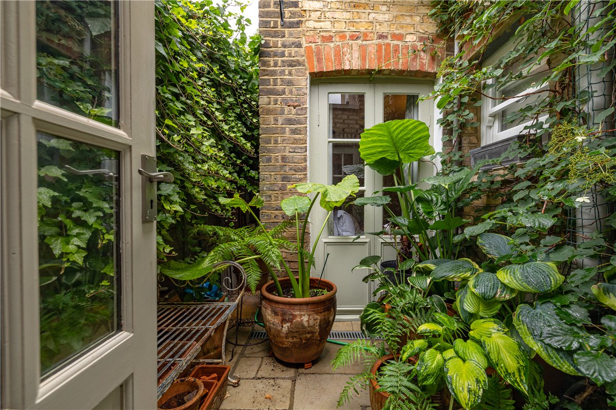 2 bedroom flat, Trentham Street, London SW18 - Sold