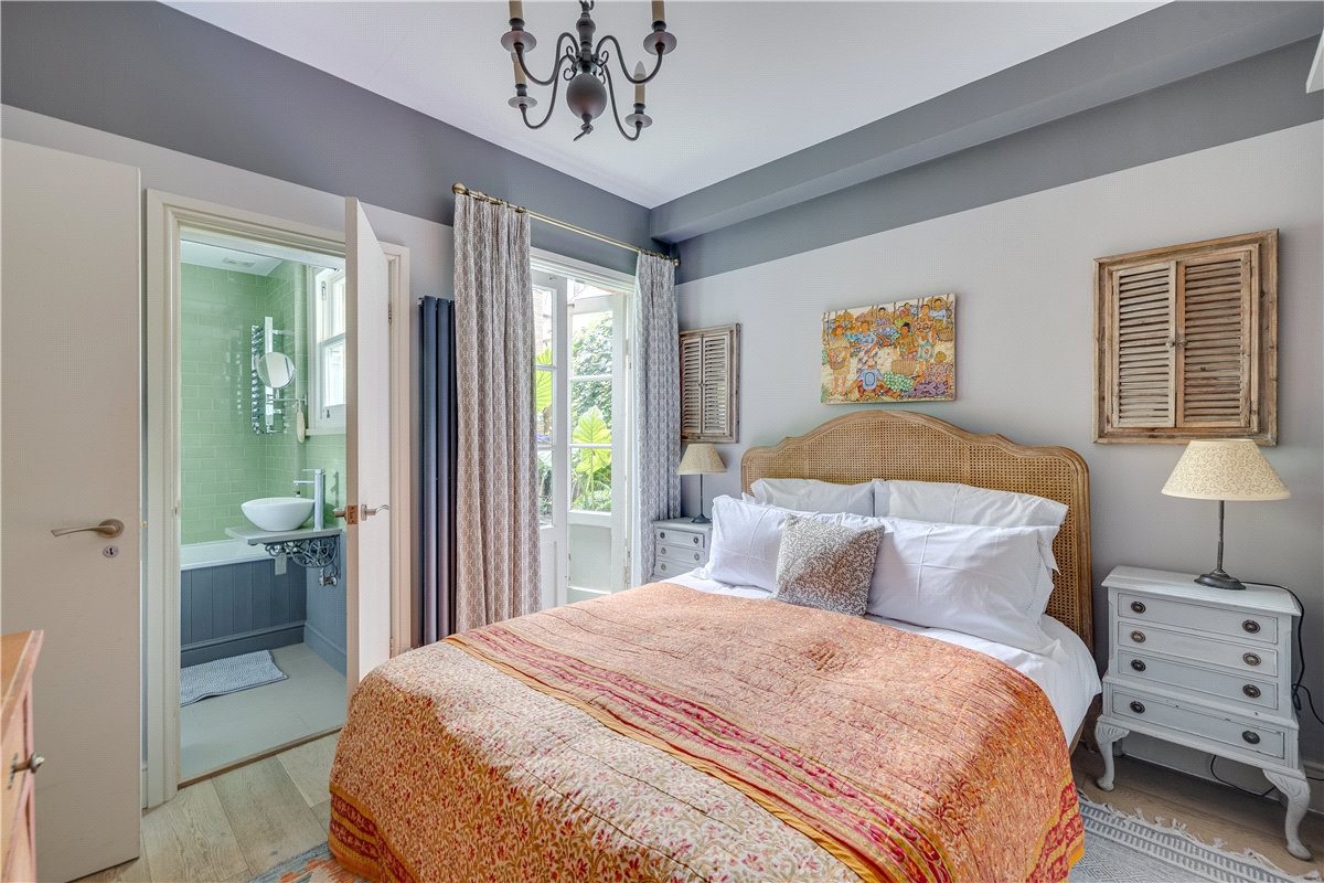 2 bedroom flat, Trentham Street, London SW18 - Sold