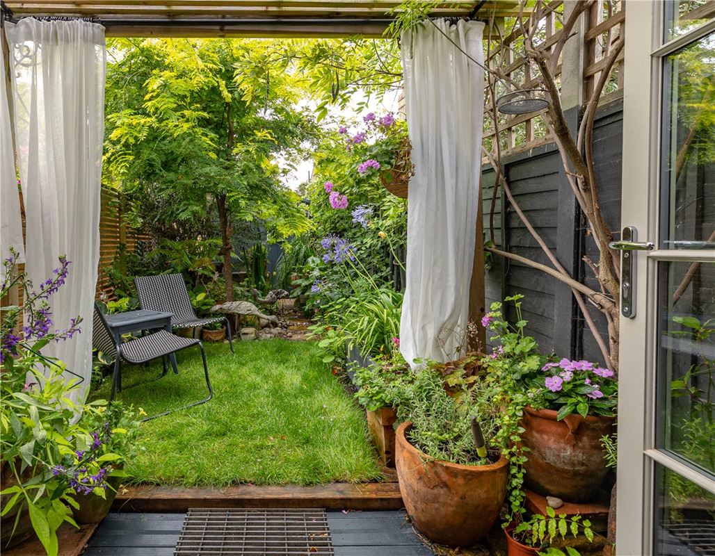 2 bedroom flat, Trentham Street, London SW18 - Sold