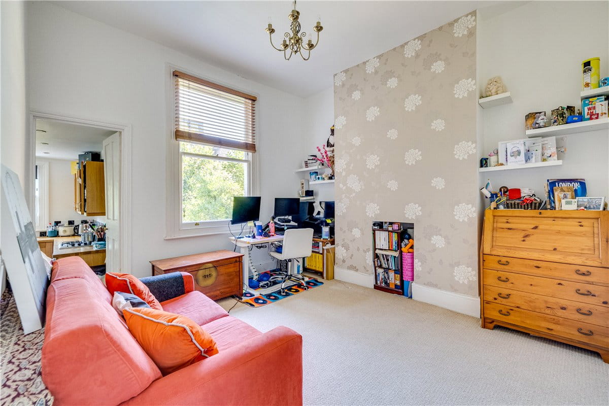 1 bedroom flat, Ringford Road, London SW18 - Available