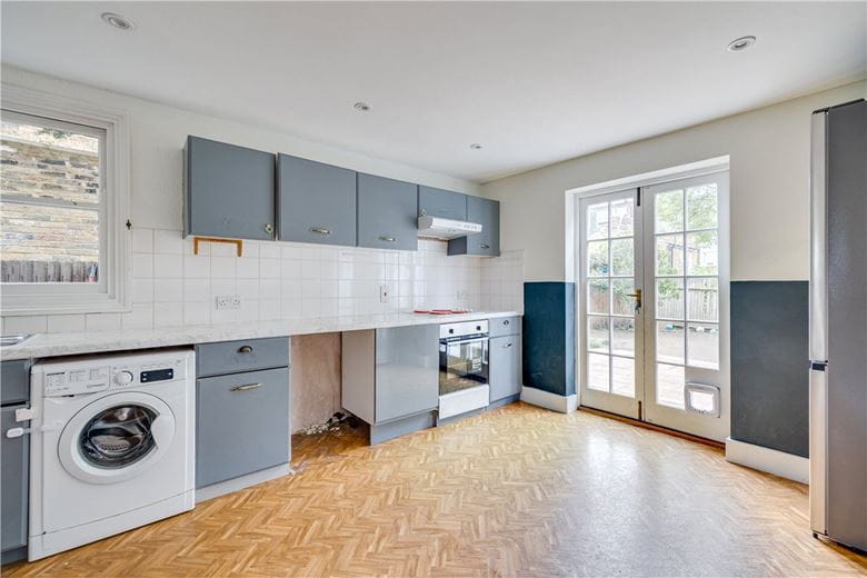 2 bedroom flat, Cromford Road, London SW18 - Sold STC