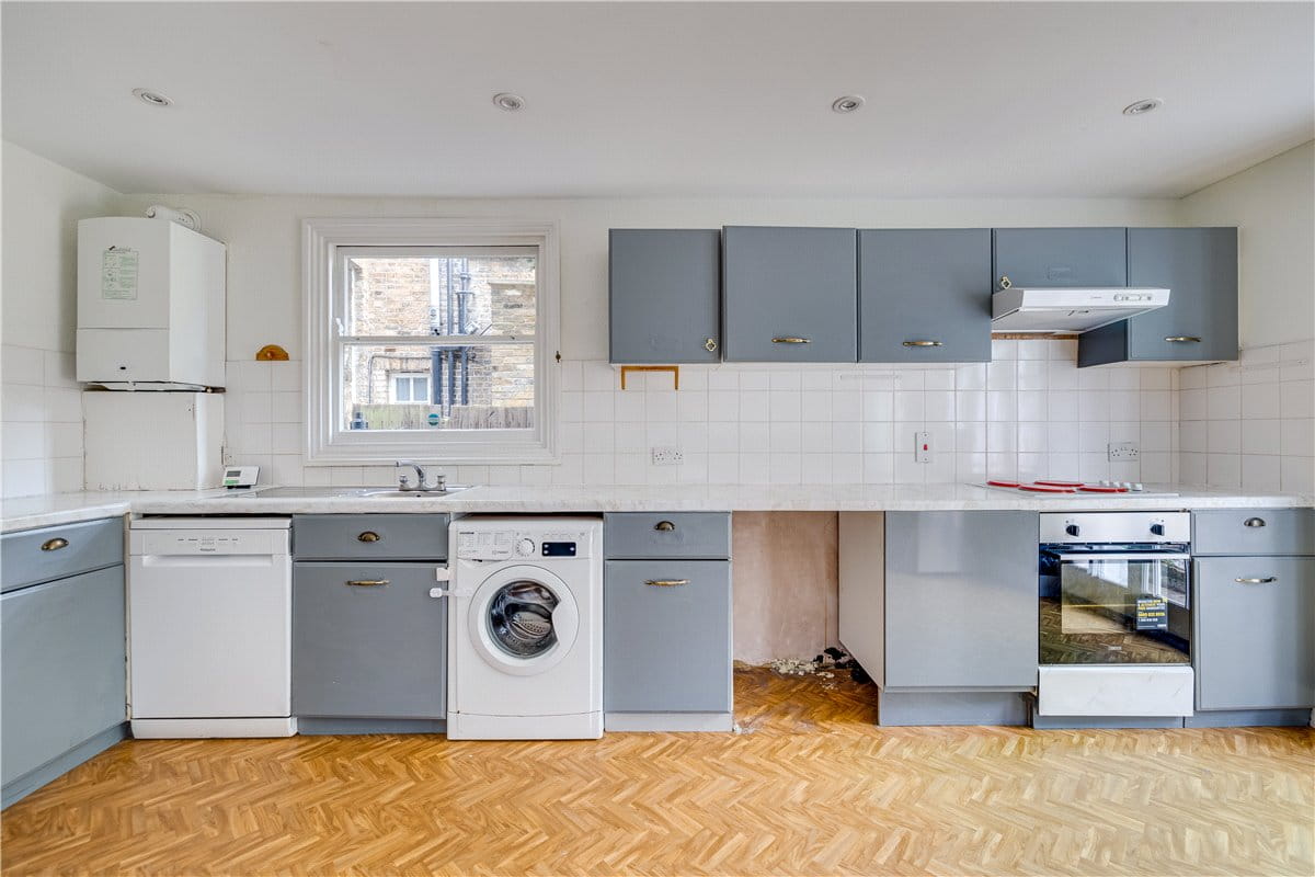 2 bedroom flat, Cromford Road, London SW18 - Sold STC