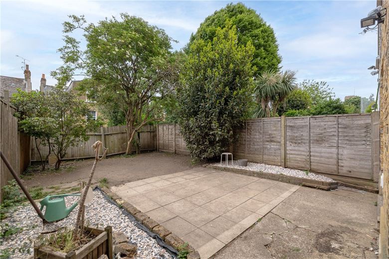 2 bedroom flat, Cromford Road, London SW18 - Sold STC