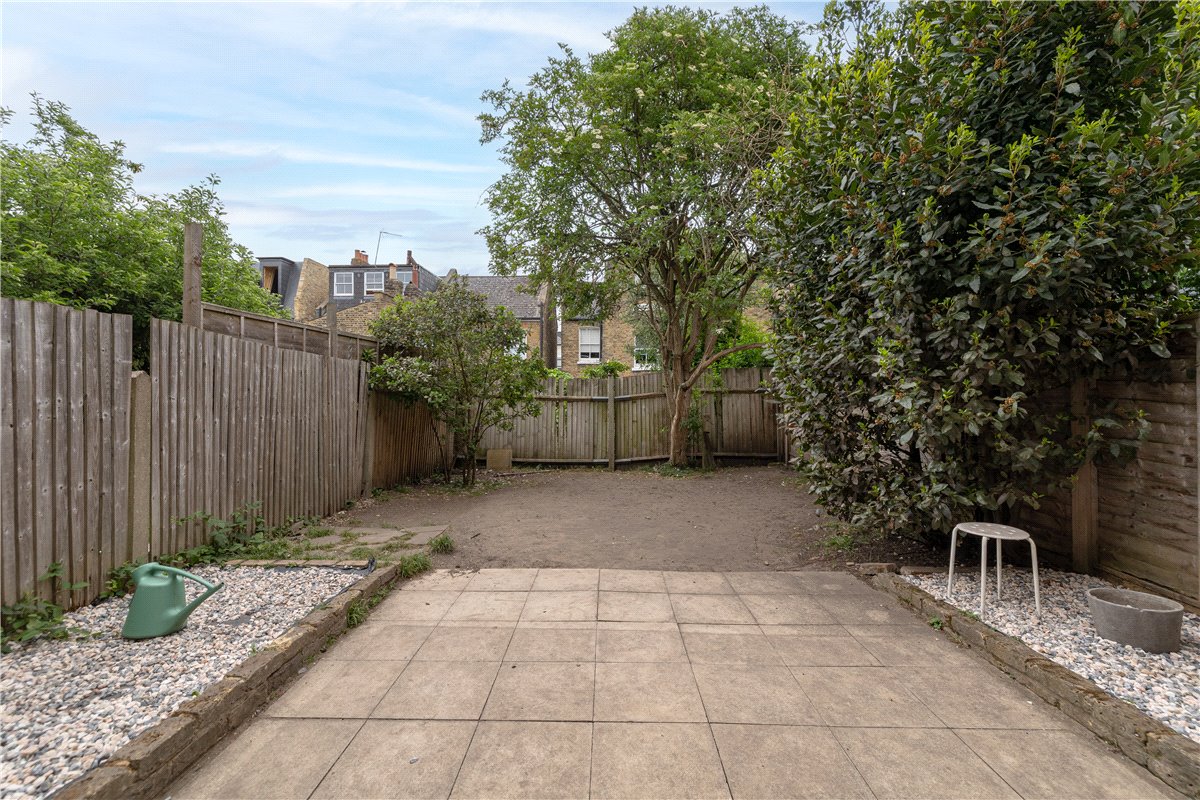 2 bedroom flat, Cromford Road, London SW18 - Sold STC