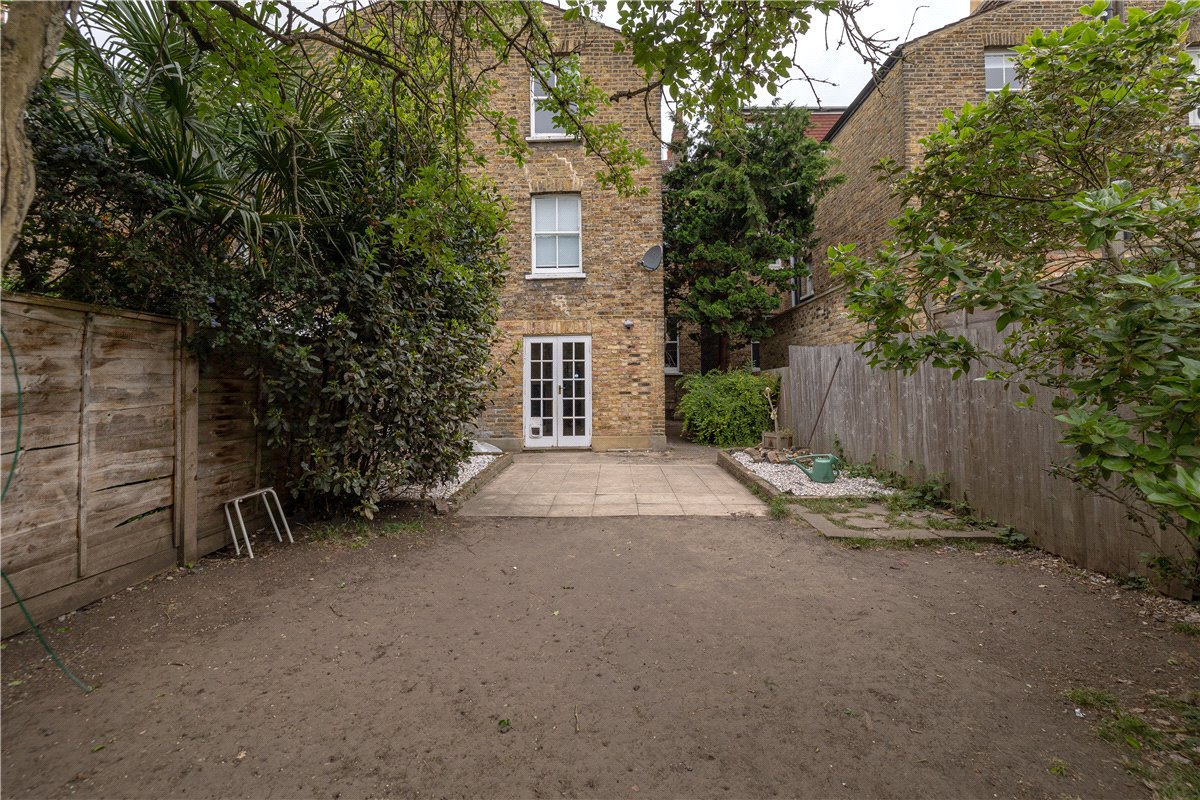 2 bedroom flat, Cromford Road, London SW18 - Sold STC