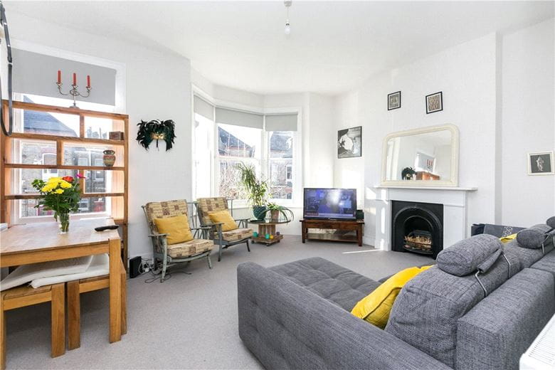 1 bedroom flat, Cromford Road, London SW18 - Available