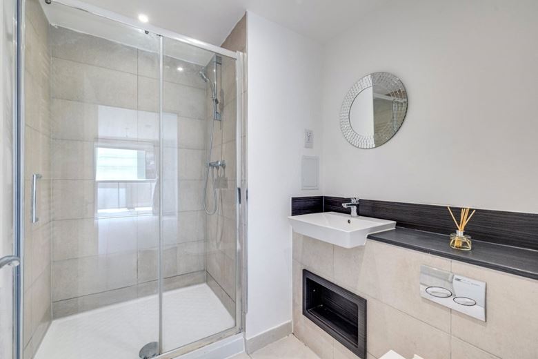 2 bedroom flat, Unity Lane, Hounslow TW3 - Available