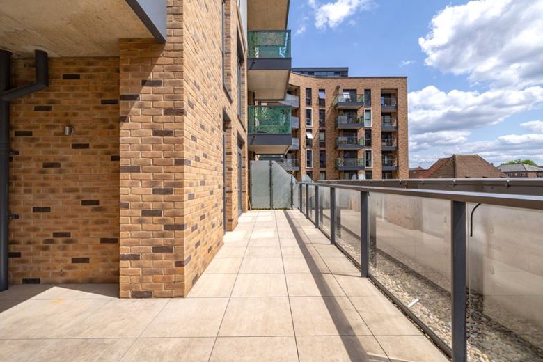 2 bedroom flat, Unity Lane, Hounslow TW3 - Available