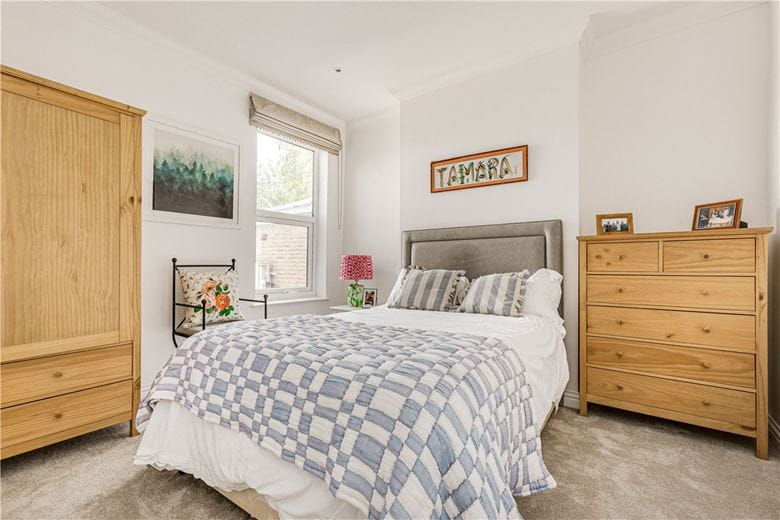 2 bedroom flat, Putney Bridge Road, London SW15 - Available