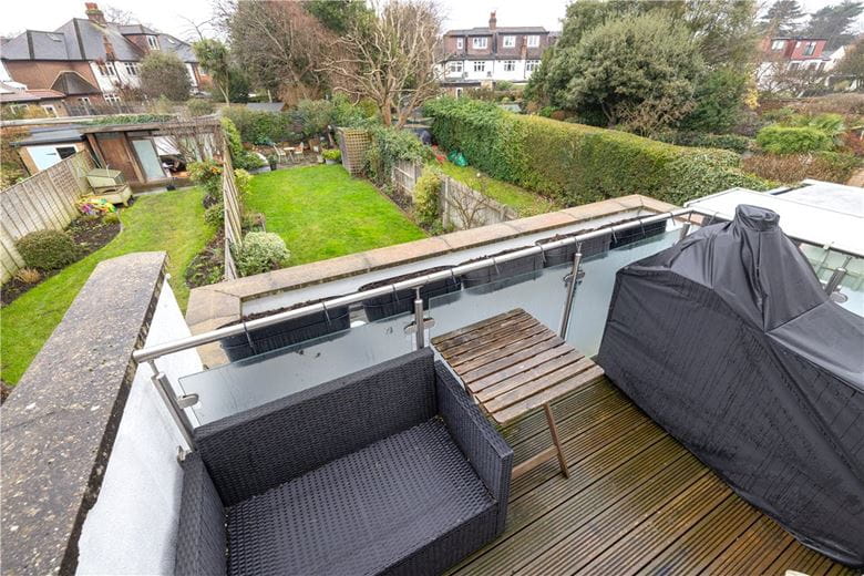 2 bedroom flat, Amerland Road, London SW18 - Available