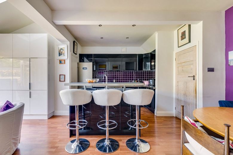 4 bedroom house, Kingsway, London SW14 - Sold STC