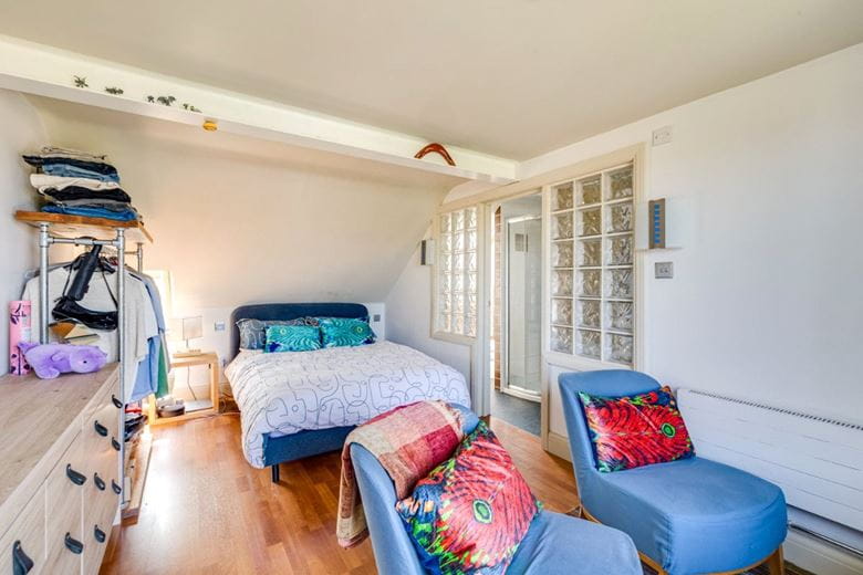 4 bedroom house, Kingsway, London SW14 - Sold STC