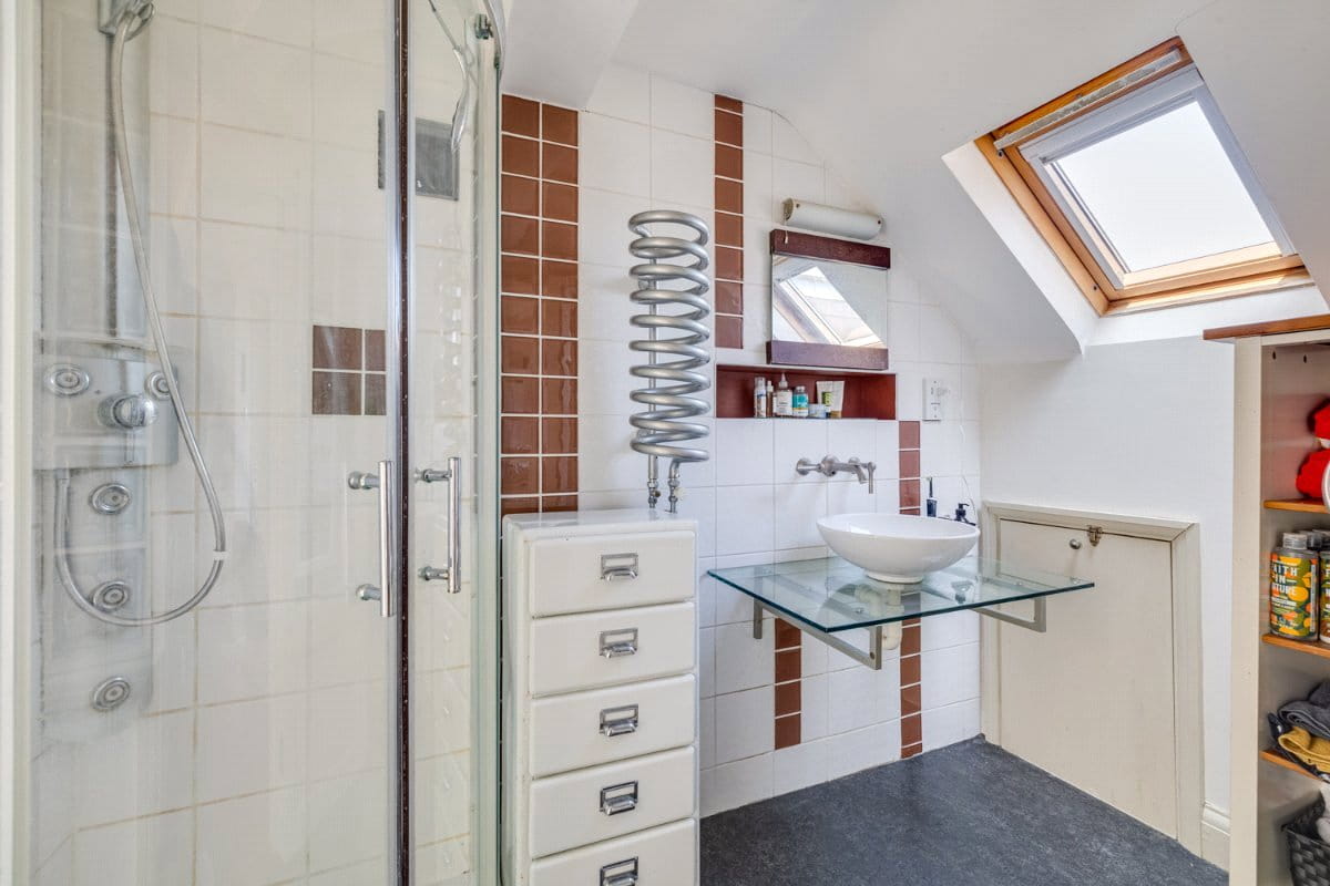 4 bedroom house, Kingsway, London SW14 - Sold STC