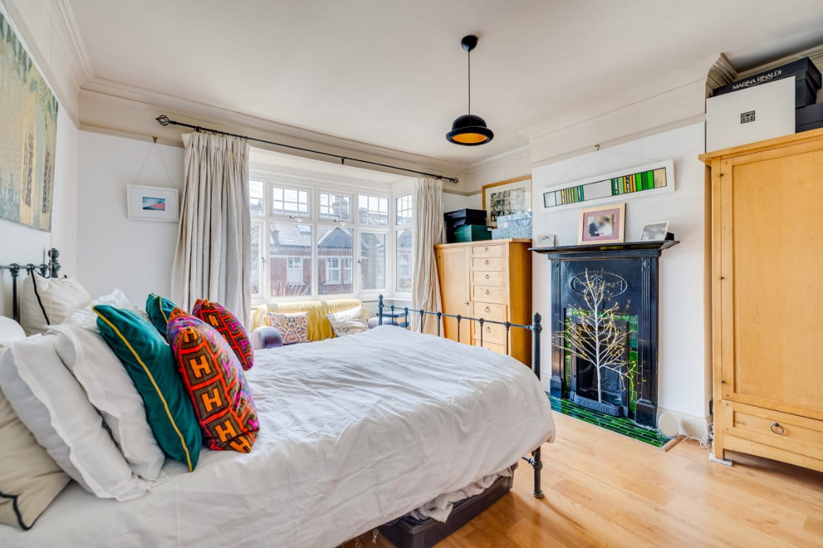 4 bedroom house, Kingsway, London SW14 - Sold STC