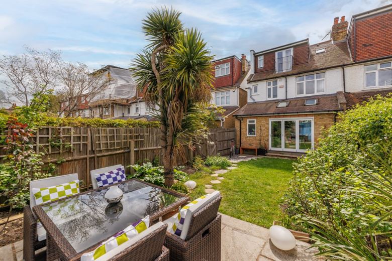 4 bedroom house, Kingsway, London SW14 - Available